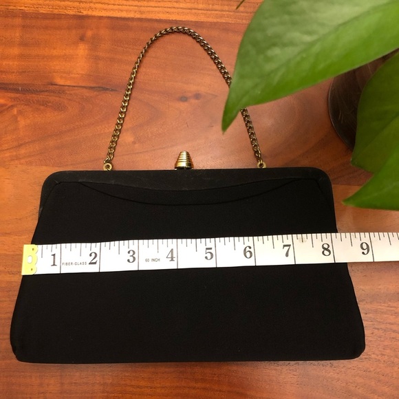 Vintage Minimalist Gorgeous Black Chain Clutch Wristlet Bag Golden Tone Hardware - Picture 8 of 13
